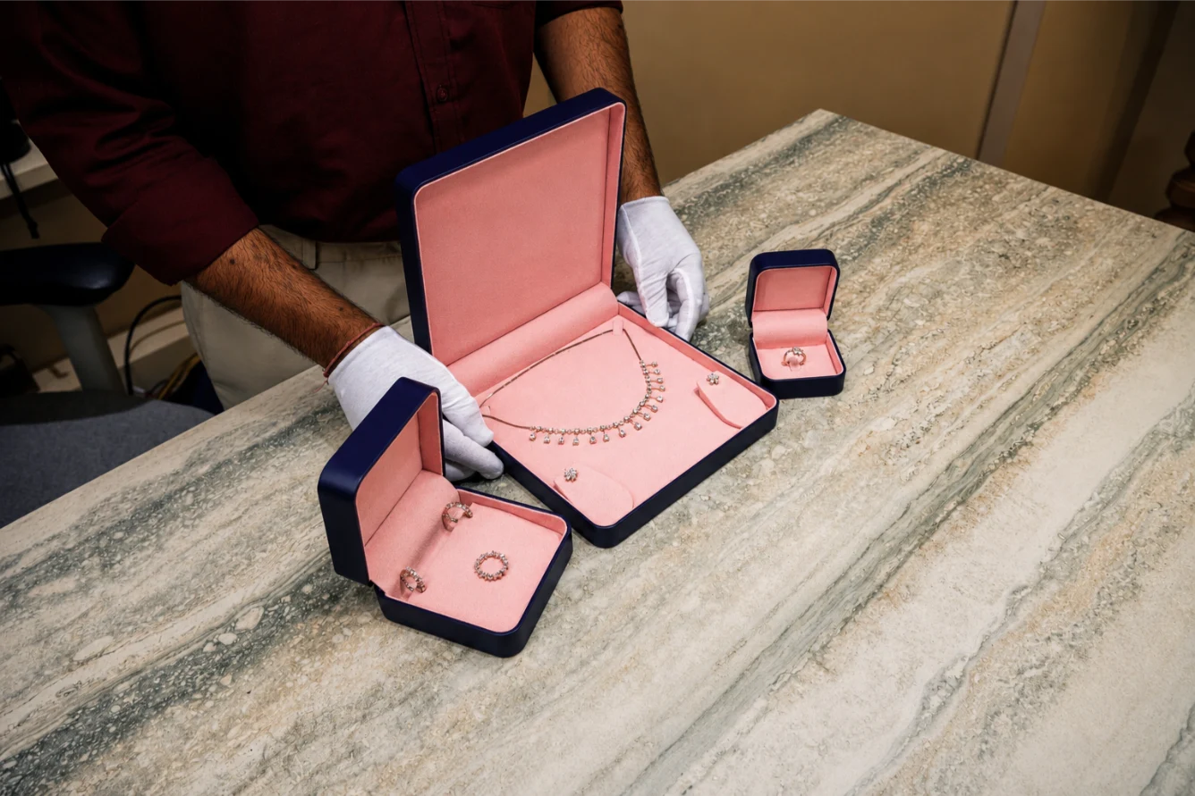 Final delivery — finished jewellery product